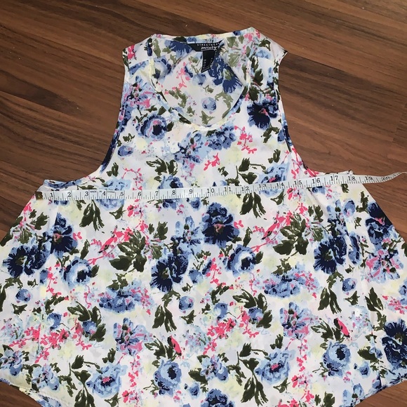 3/$30 - Streetwear Society Flowered Top Size M - Picture 6 of 11